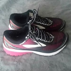 Brooks Ghost 10 sneakers
